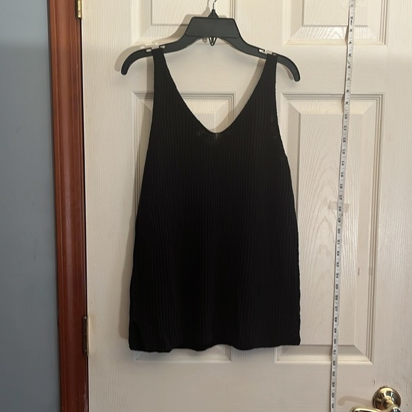 New-Banana Republic-S-black-100% linen, V-neck sweater tank top - Picture 3 of 10